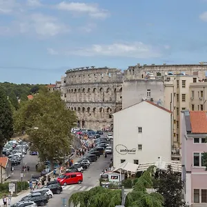 Apartment Sylvia Center, Pula