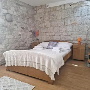 https://apartment-tonka.hotels-in-trogir.com