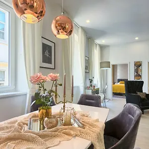 https://hedone-luxury-apartment-with-private-parking.pula-hotels.org